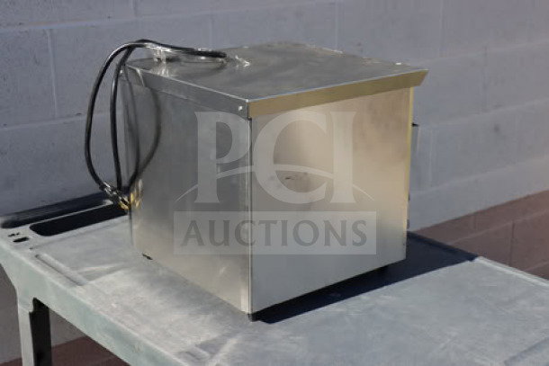 Brand new Vollrath CT2BH-120400 JT1BH conveyor toaster, 120V, 1600W, 2 1/2" opening, minor cosmetic dents, serial P364-01943675-16.