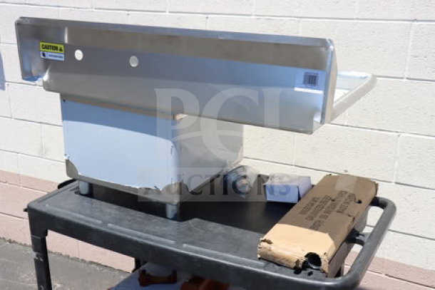 Steelton 522CS11818L one compartment commercial sink, new with minor scratches, 38.75" size, 18" left drainboard.