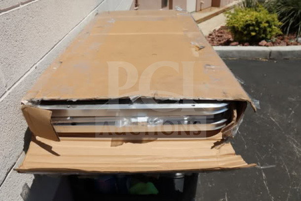 Regency 600RIR16KD 16 Pan Aluminum Rack in damaged packaging, unassembled; may be missing small parts.
