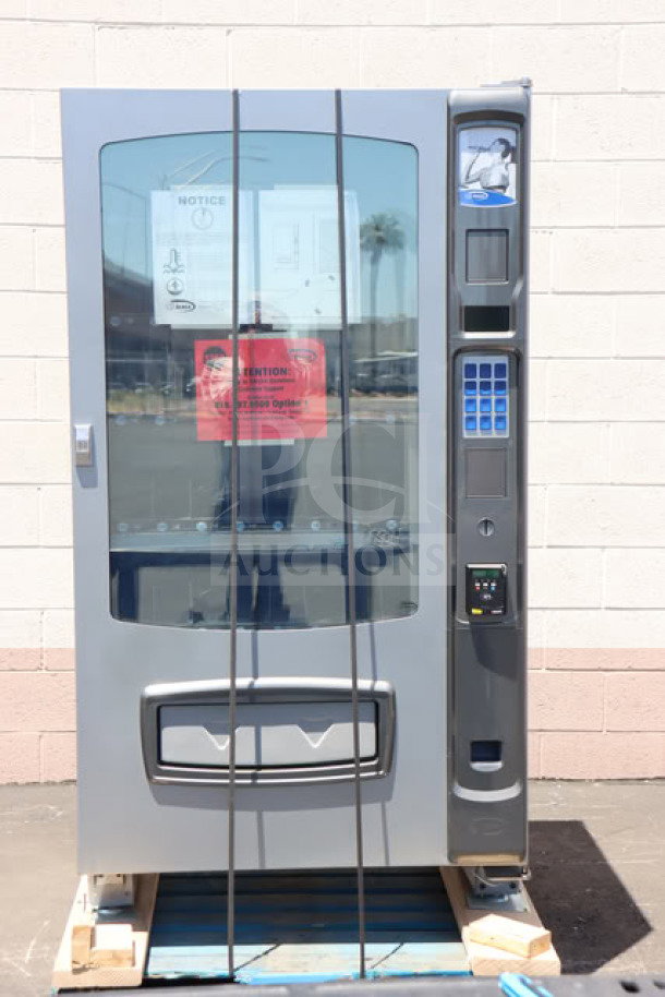 BRAND NEW Seaga ENV5B vending machine with minor scratches. 40-item capacity, refrigerated, 115V, 4 amps, 1 phase.