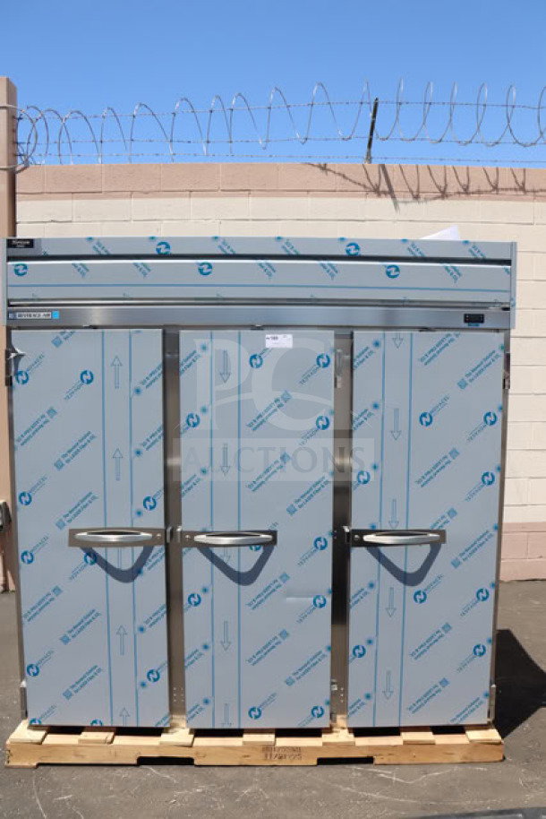 BRAND NEW Beverage-Air HFPS3HC-1S 78" 3-door freezer; top-mounted, tested, minor dents, includes 9 wire shelves, casters.