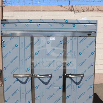 BRAND NEW Beverage-Air HFPS3HC-1S 78" 3-door freezer; top-mounted, tested, minor dents, includes 9 wire shelves, casters.