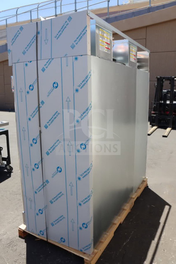 Beverage-Air Horizon Series 3-door freezer, model HFPS3HC-1S, new, with minor dents. Includes 9 wire shelves and casters.