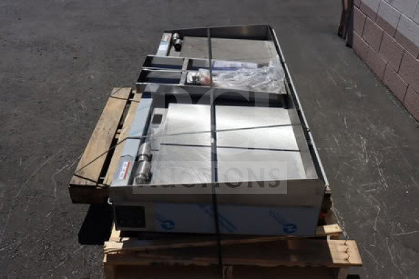 BRAND NEW Vulcan MSA-72-102 72" countertop propane griddle, 162,000 BTU, snap-action thermostatic controls, scratch-n-dent.