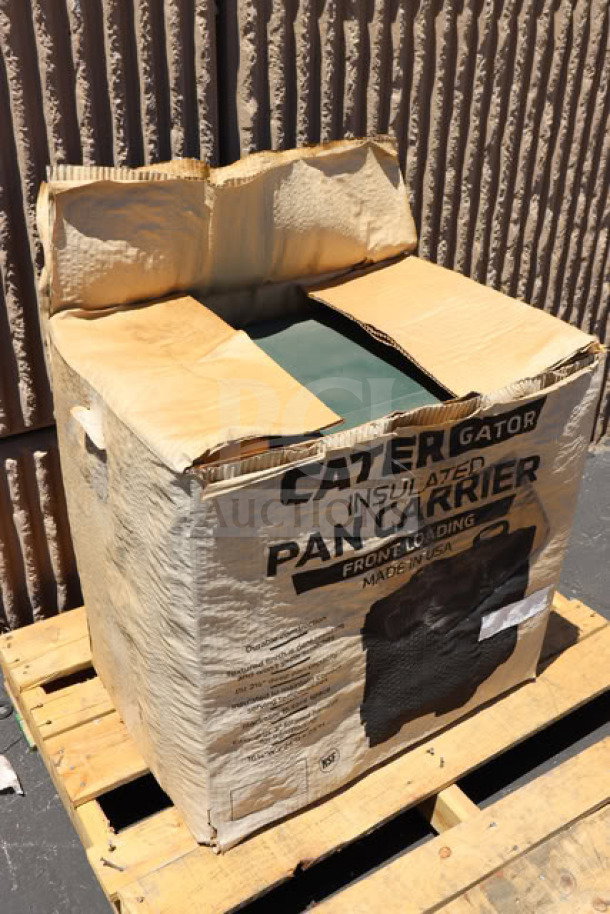 BRAND NEW CaterGator 215PANCAR5GR insulated food pan carrier in green. Packaging is warped and ripped. Front loading, 5 pan capacity.