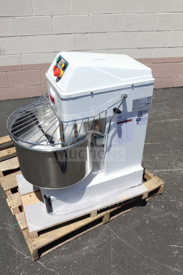 Brand new Estella SM40 40 Qt. two-speed spiral dough mixer on pallet; light scratches. 56 lb. capacity, 220V, 4 HP.