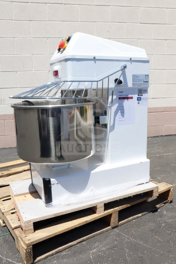 Brand new Estella SM40 40 Qt. spiral dough mixer, 220V, 4 HP. Visible scratch-n-dent on stainless steel bowl. Serial No. 348SM40102500065.