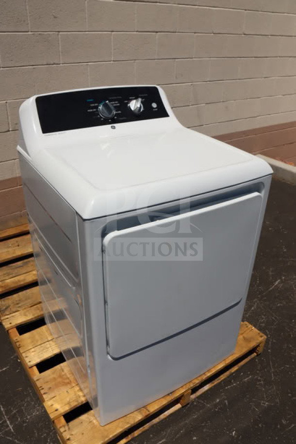 BRAND NEW Out of Box GE GTX52EASPWB 6.2 cu. ft. front load electric commercial dryer on pallet, possible scratches/dents.