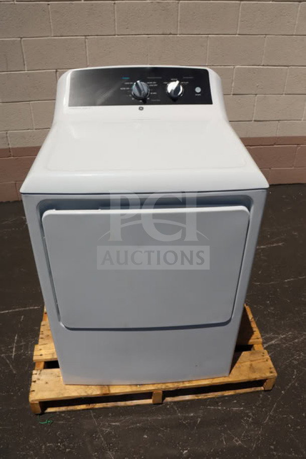 BRAND NEW GE GTX52EASPWB 6.2 cu. ft. commercial dryer, front load, electric, potential scratches/dents, no original packaging.