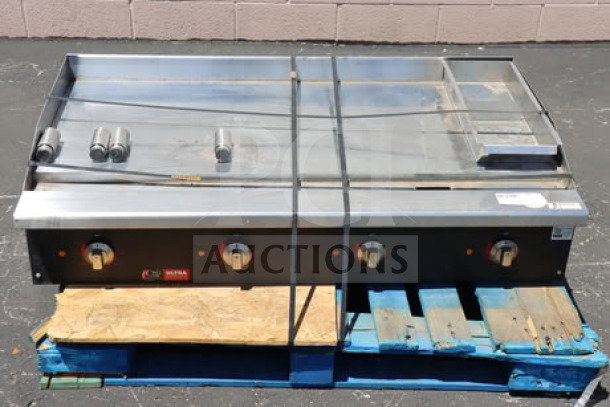 Cooking Performance Group GU-CPG-48-M 48" electric griddle, chrome plated, scratched & dented, 12,000W/16,000W, 208/240V. Serial #CPG65036458611.