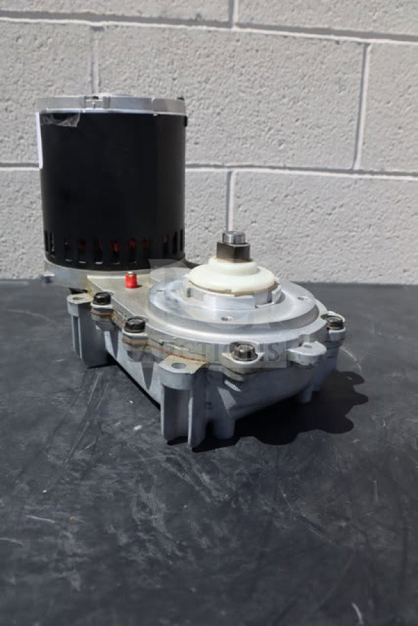 BRAND NEW Scotsman A33220-021 gear reducer & motor, slight scratches, compatible with 78 models, serial A23J266876.