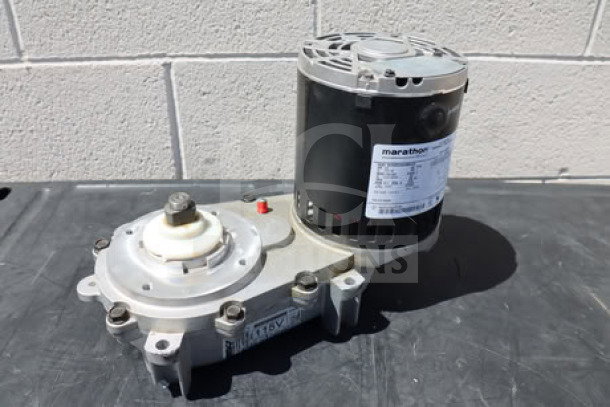 Brand new Scotsman A33220-021 gear reducer & motor, compatible with 78 models. Serial #A23J266876. Slight scratch, excellent condition.
