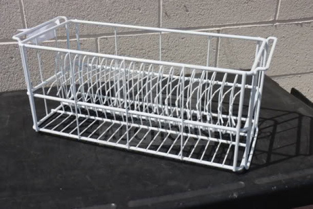 Brand new wire catering rack for bowls, 20 compartments, no packaging, excellent condition, measures 11x.