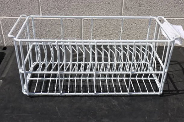 Brand new 20-compartment wire soup bowl catering rack, white, out of packaging, ideal for organizing bowls.