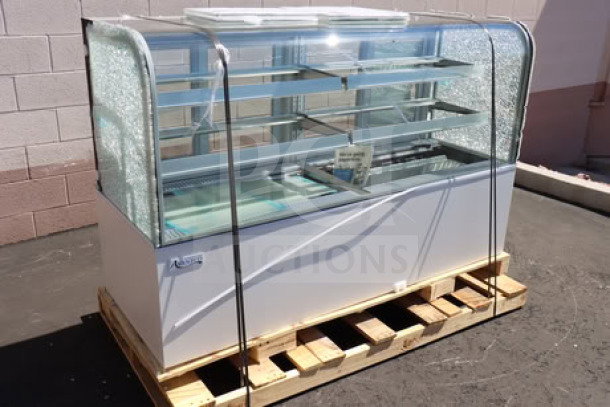 Avantco BC-72-HC 72" curved glass refrigerated bakery display case, white, 115V, 7.4A, brand new, side glass shattered.