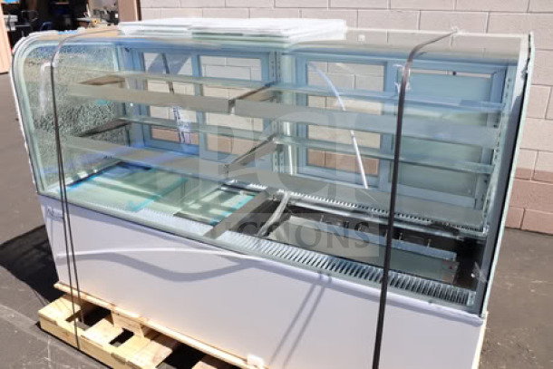 Avantco BC-72-HC 72" refrigerated bakery display case, white, curved glass, 115V, 7.4A; side glass shattered.