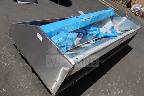 Brand new Halifax PSPHO1048 kitchen hood system with PSP makeup air, 10' x 48", 115/230V, 5.5-11A, 1,265W, minor dents.