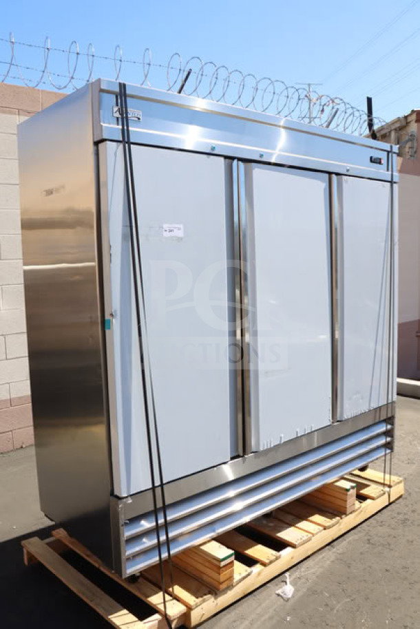 Avantco SS-3F-HC stainless steel freezer, solid doors, out of packaging, possible scratches/dents, 115V, 12.5A, 1,440W.