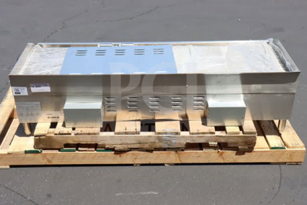 Avantco EG60E 60" electric countertop griddle on pallet. Brand new, scratch-n-dent condition, 240V, 17,500W, serial #EG60E25090005.