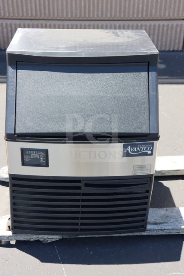 Avantco Ice UC-H-160-A 26" undercounter ice machine, 160 lb., 115V, cosmetic damage, serial #194UCH160A-25060032.