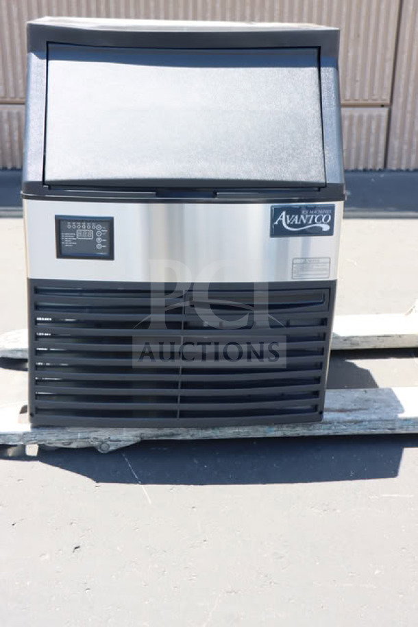 Avantco Ice UC-H-160-A undercounter ice machine, 160 lb capacity, air-cooled, 115V, minor cosmetic damage, brand new.
