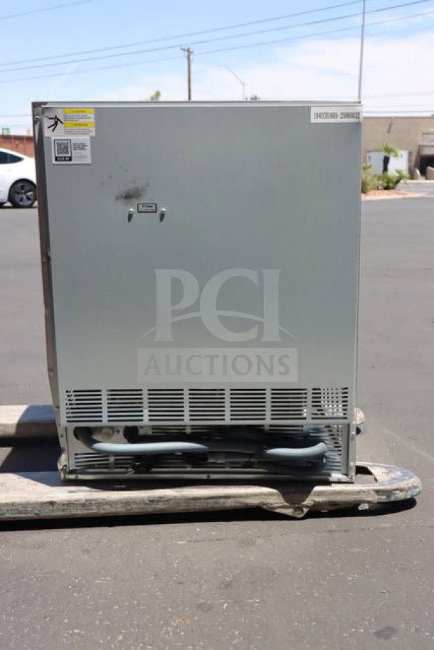 Avantco Ice UC-H-160-A undercounter ice machine, 26", 160 lb. capacity, air-cooled. Cosmetic damage visible. Serial #194UCH160A-25060032.