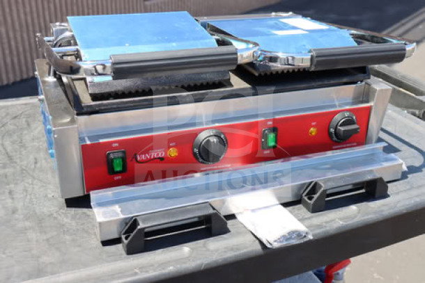 Avantco PG400GS commercial panini grill, dual plates, grooved top, smooth bottom, 19 5/8" x 9 1/8" surface, 120V, 3500W.