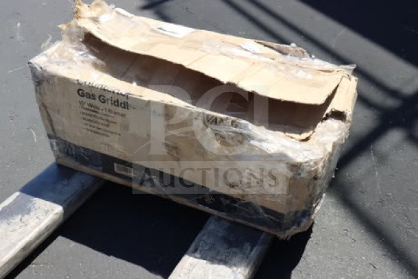 Damaged box containing Avantco Chef Series CAG-15-TG 15" Gas Griddle, 35,000 BTU, packaging destroyed.