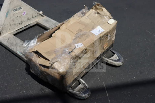 Damaged packaging of Avantco Chef Series CAG-15-TG 15" Countertop Gas Griddle, 35,000 BTU, item label visible.