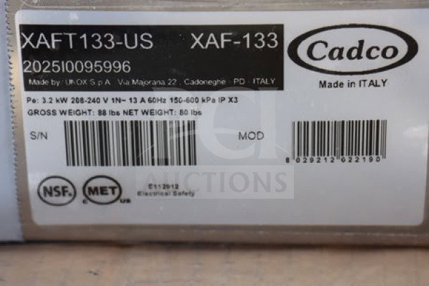 Cadco Arianna XAF-133 manual convection oven label, featuring model, serial number, voltage, and weight details.