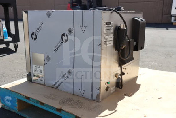 Cadco Arianna XAF-133 half-size convection oven, brand new, out of box, 4-shelf, manual controls, 208-240V.