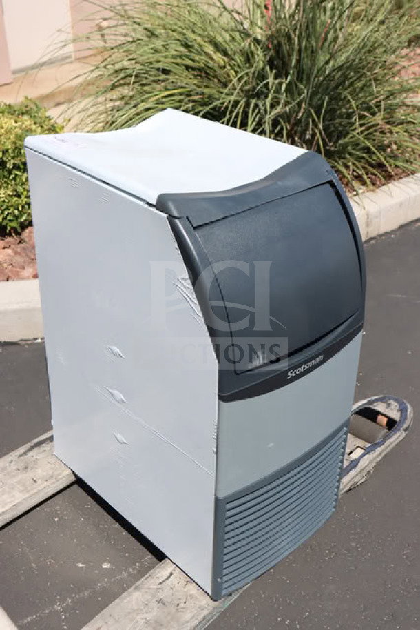 Brand new Scotsman UF1415AX-1A ice machine, 15" air-cooled, 36 lb. bin, minor exterior scratches, 115 volts, serial #25061320016340.