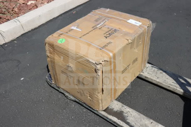 BRAND NEW Regency 600GTNC15 grease trap, 30 lb., 15 GPM, packed in damaged box. Non-PDI certified, 2" non-threaded connections.