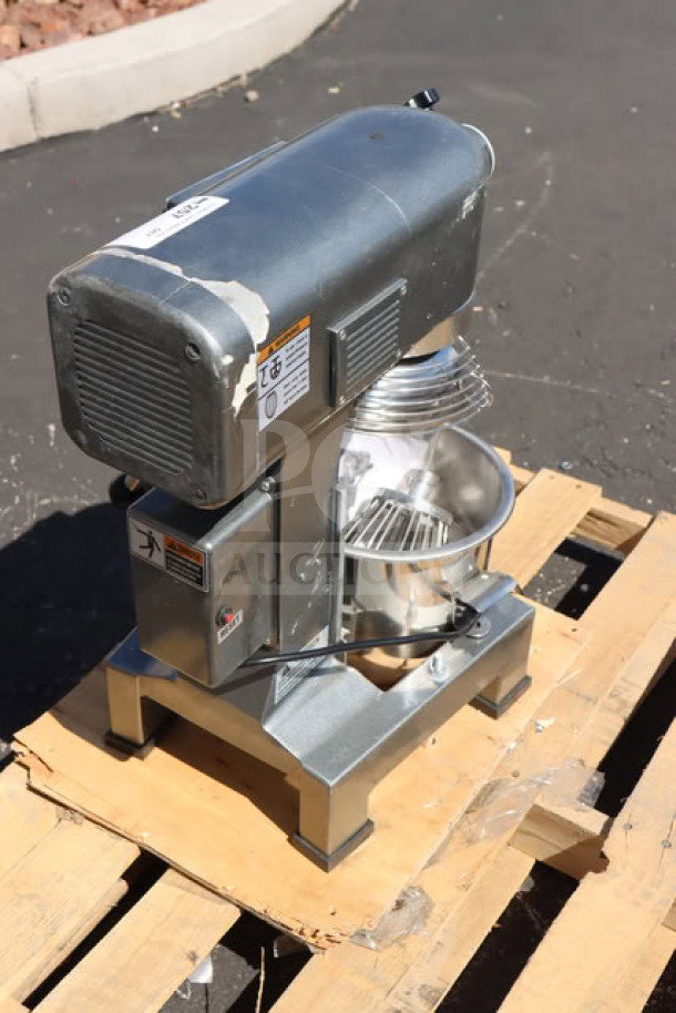 Avantco MX10H 10 Qt. Stand Mixer, new with scratches, includes guard and accessories, 120V, 3/4 hp, model 177MX10H.