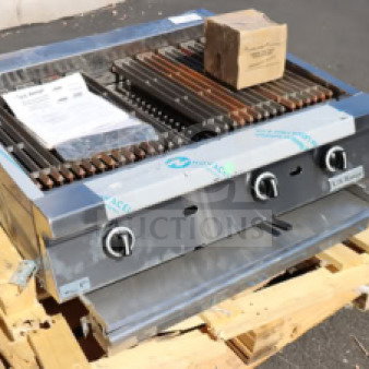 BRAND NEW U.S. Range UTBG36-AB36 36" liquid propane charbroiler, ceramic briquettes, adjustable grates, 90,000 BTU.