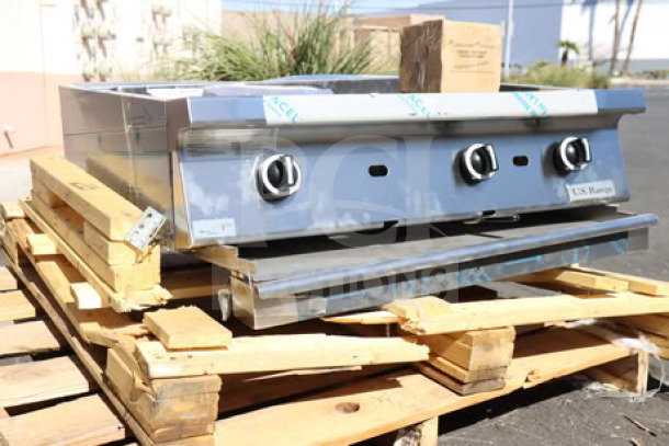 BRAND NEW U.S. Range UTBG36-AB36 36" Liquid Propane Charbroiler, scratch-n-dent, 90,000 BTU, adjustable grates, on pallet.