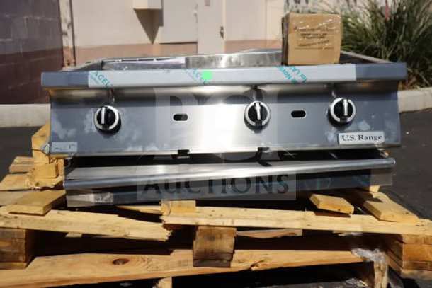 BRAND NEW U.S. Range UTBG36-AB36 36" Charbroiler, ceramic briquettes, adjustable grates, 90,000 BTU, propane, scratch-n-dent.