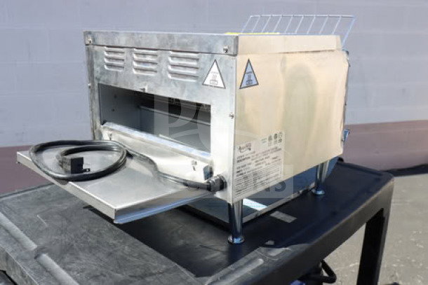 Avantco T3600B commercial conveyor toaster, brand new, 14.5" wide, 3" opening, 3600W, 1200 slices/hr. Note: bent prong.