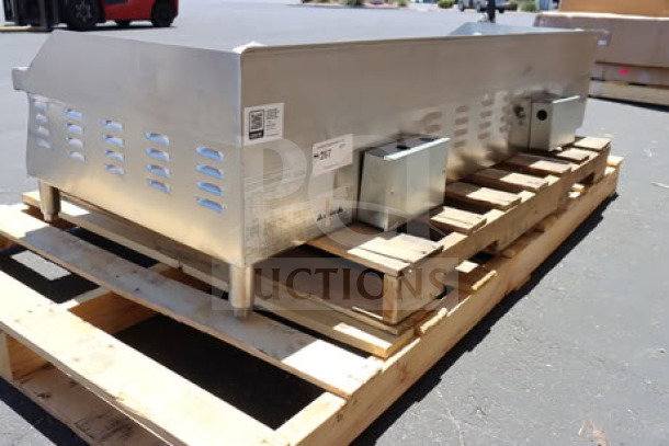 Avantco EG60E 60" Electric Griddle, 240V, 17,500W, brand new, scratch-n-dent, missing middle leg, serial EG80E25110004.