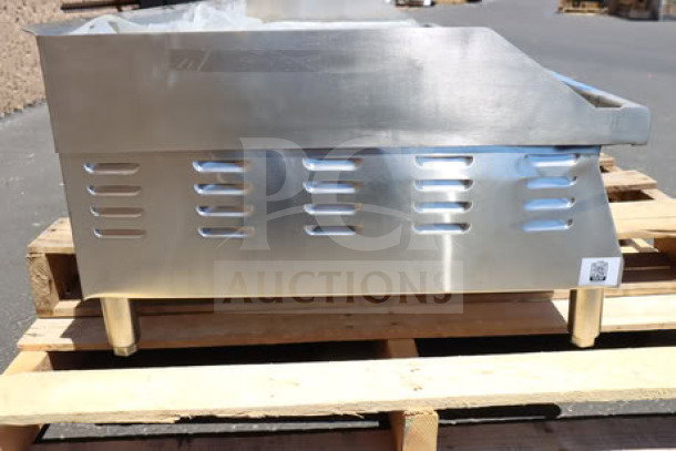 Avantco EG60E 60" electric countertop griddle, 240V, 17,500W, scratch-n-dent, missing middle leg, serial EG80E25110004.