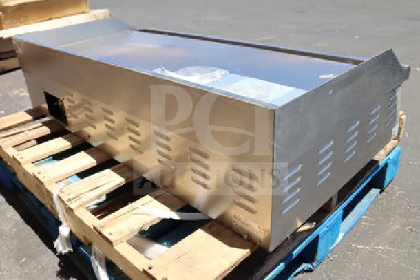 Avantco EG48N 48" electric countertop griddle on pallet. Stainless steel body, slight scratches. Model: EG48N, 208/240V, 10482W-14000W.