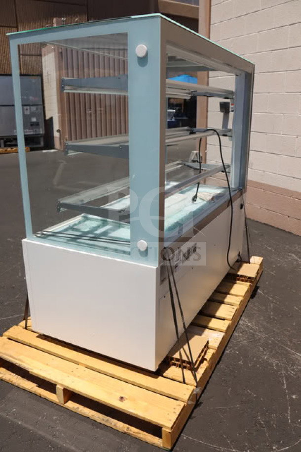 Brand new Avantco BCFD-60 dry bakery display case with LED lighting, 59 1/8", broken glass panels visible.