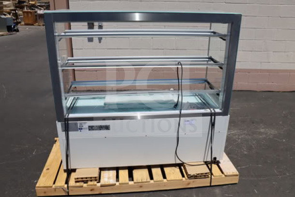 Avantco BCFD-60 dry bakery display case, white, LED lighting, brand new but with several broken glass pieces. 115 Volts, 0.24 Amp.