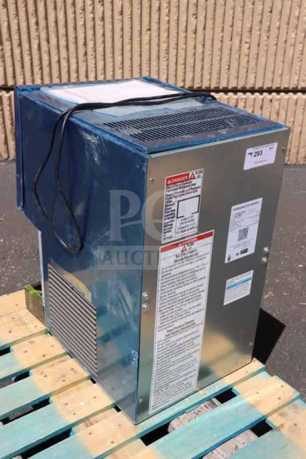 BRAND NEW Hoshizaki DCM-271BAK countertop ice maker and water dispenser, 115V, 6.4A, minor scratches, serial #Q01166M.