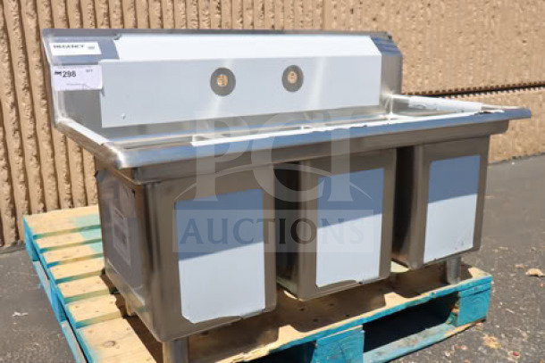 BRAND NEW SCRATCH-N-DENT! Regency 600S31014 39" three-compartment commercial sink, 10"x12"x14" bowls, unused condition.