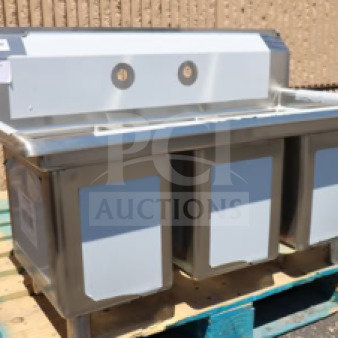 BRAND NEW SCRATCH-N-DENT! Regency 600S31014 39" three-compartment commercial sink, 10"x12"x14" bowls, unused condition.