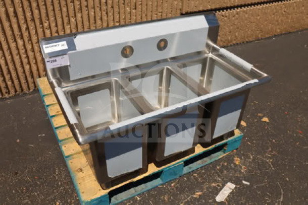 Regency 600S31014 39" three compartment commercial sink, stainless steel, new scratch-n-dent condition, 10"x12"x14" bowls.