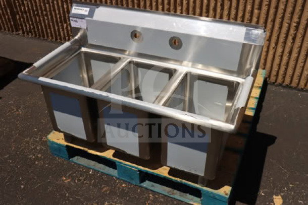 Regency 600S31014 three-compartment commercial sink, 39". Scratch-n-dent, new condition. Bowl size: 10"x12"x14".