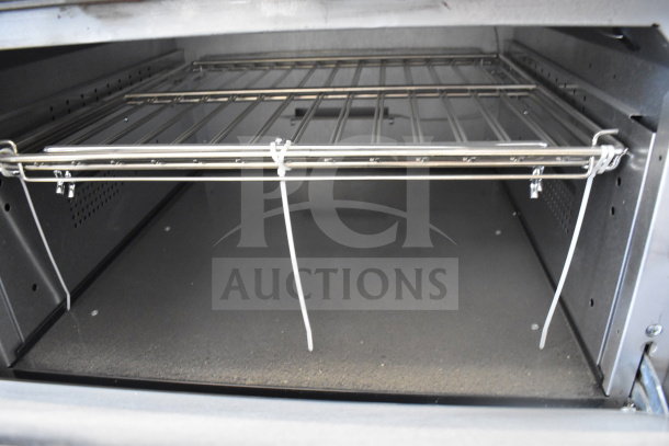 Vulcan 72SS-6B36GTN range interior, showing clean oven rack and spacious cooking area. Ideal for commercial use.