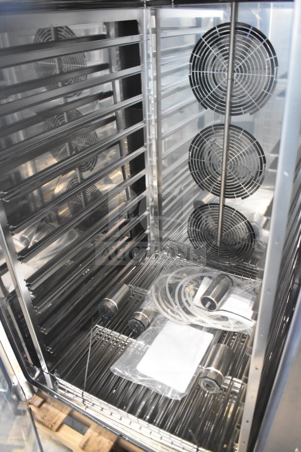 Cooking Performance Group OCB210I 10 Pan Electric Combi Oven, scratch and dent, broken glass. Manual controls, 208/240V, 3 Phase.
